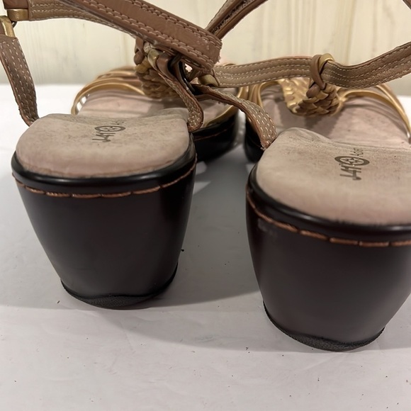 J 41 Adventure Gold Tone Wedge Sandals Size 8 - Picture 3 of 13